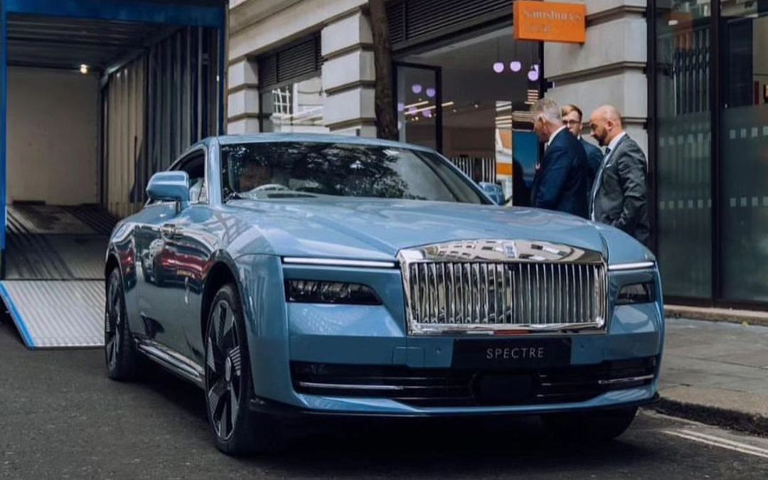 Rolls-Royce sẽ ‘cấm cửa’ người bán lại xe điện của hãng kiếm lời