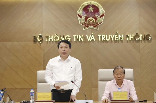 Thúc đẩy sản phẩm công nghệ số Make in Vietnam ra thị trường nước ngoài - Ảnh 1. Thứ trưởng Bộ Thông tin và Truyền thông Nguyễn Huy Dũng khẳng định nhiều sản phẩm, giải pháp đoạt giải thưởng “Sản phẩm công nghệ số Make in Viet Nam” đã có đóng góp thiết thực vào tiến trình chuyển đổi số Việt Nam - Ảnh: T.HÀ