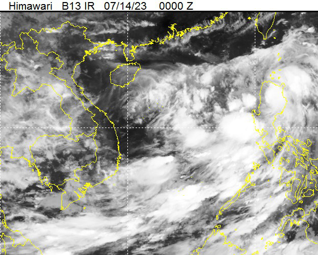 Vùng áp thấp khả năng mạnh lên thành áp thấp nhiệt đới, đêm nay đi vào Biển Đông - Ảnh: NCHMF