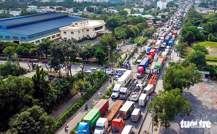 TP.HCM tổ chức thu phí hạ tầng cảng biển, góp thêm phần làm đường vào cảng - Ảnh: QUANG ĐỊNH