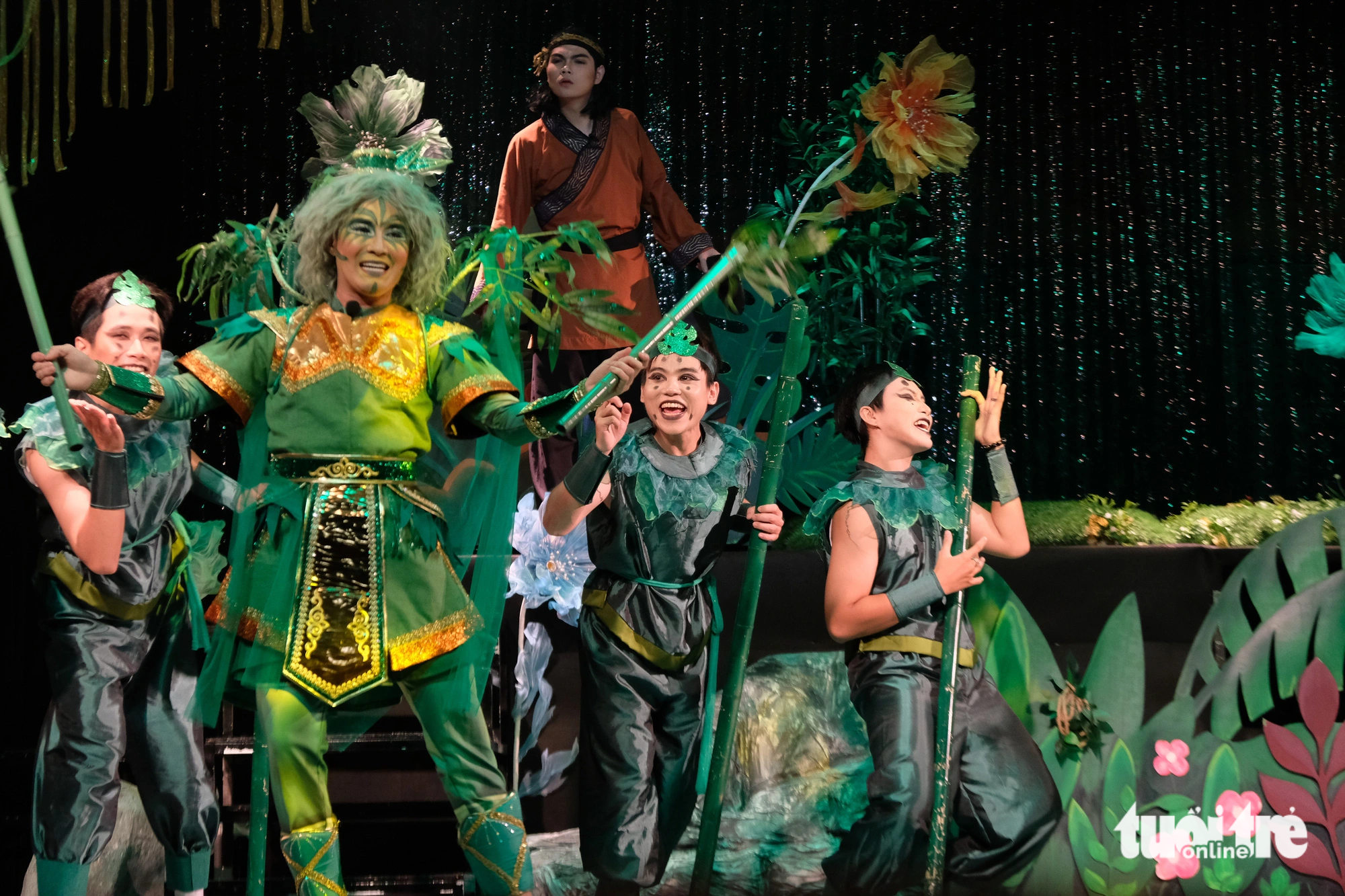 百竹焚き劇の秘密 - 写真: LINH DOAN 百竹焚き劇の秘密 - 写真: LINH DOAN