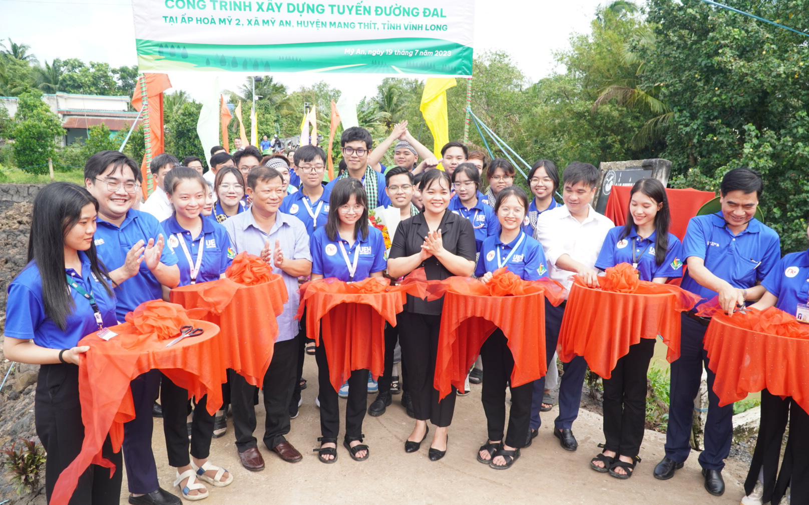 Thành Đoàn TP.HCM thăm, động viên chiến sĩ tình nguyện