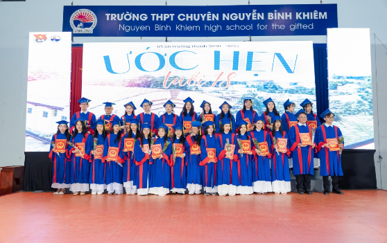 Bí quyết tự học của thủ khoa tốt nghiệp THPT năm 2023 tỉnh Vĩnh Long - Ảnh 3.