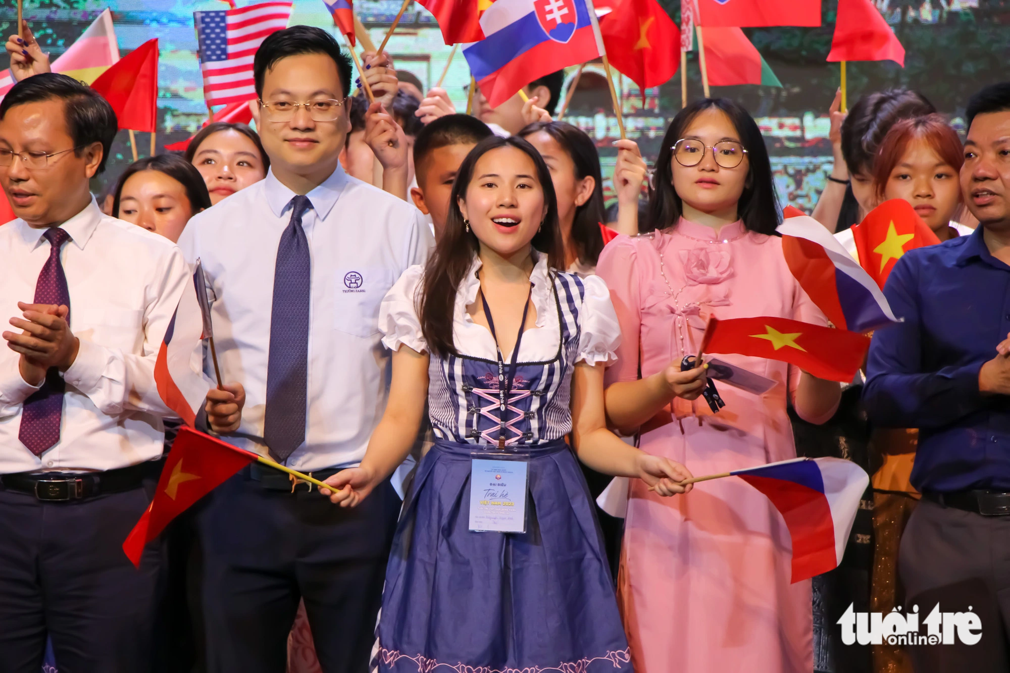 Một bạn trẻ đến từ Cộng hòa Czech rạng ngời trong lễ khai mạc Trại hè Việt Nam 2023 - Ảnh: DUY LINH