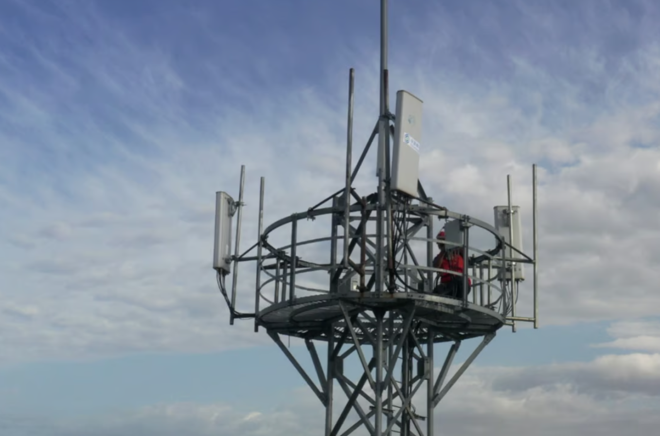 Trung Quốc xây dựng 3 triệu trạm phát, bỏ xa Mỹ trong cuộc đua 5G - Ảnh 1. Một trạm 5G ở khu vực Tân Cương, Trung Quốc - Ảnh: Tân Hoa xã