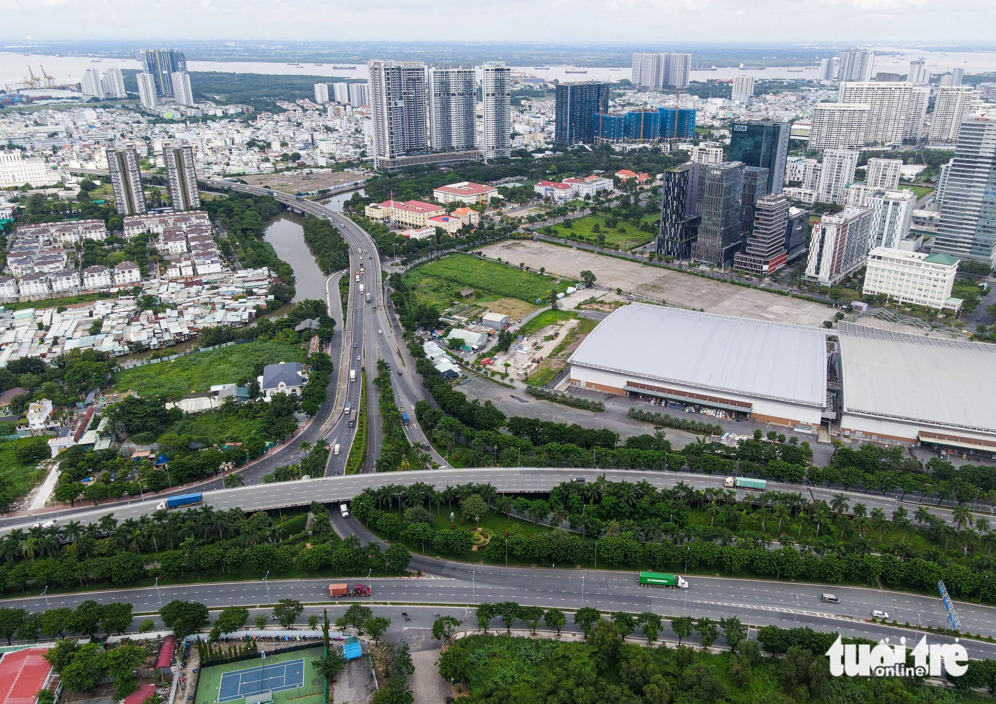 Dự án đường dẫn có các thành phần đường vành đai phía đông từ cầu Phú Mỹ đến cầu Rạch Chiếc, đường trên cao nối từ nút giao thông khu A Nam Sài Gòn đến cầu Phú Mỹ, nút giao thông khu A Nam Sài Gòn.