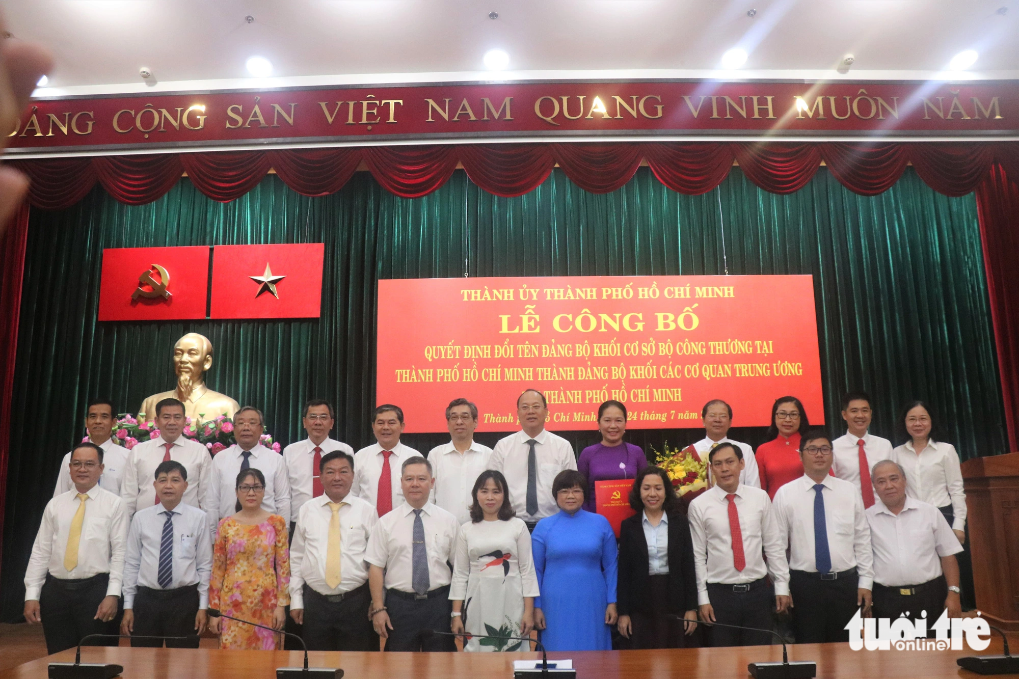 Lãnh đạo Thành ủy cho rằng việc chuyển đổi, sáp nhập, điều chuyển các tổ chức đảng nhằm giúp công tác quản lý sinh hoạt, điều hành tốt hơn - Ảnh: CẨM NƯƠNG