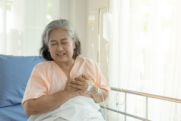 Lão hóa miễn dịch dẫn đến những hệ lụy về sức khỏe ở người già