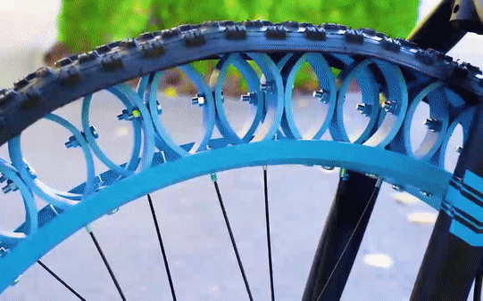 Chế lốp xe đạp xịn từ ống nhựa, không cần máy in 3D, không cần bơm, giá rẻ