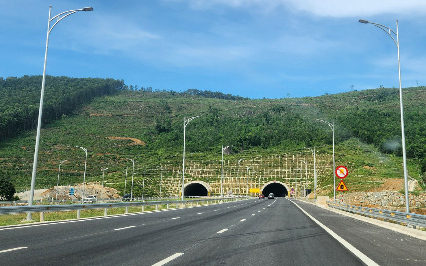 Đề xuất Quốc hội ban hành nghị quyết thu phí đường cao tốc do Nhà nước đầu tư