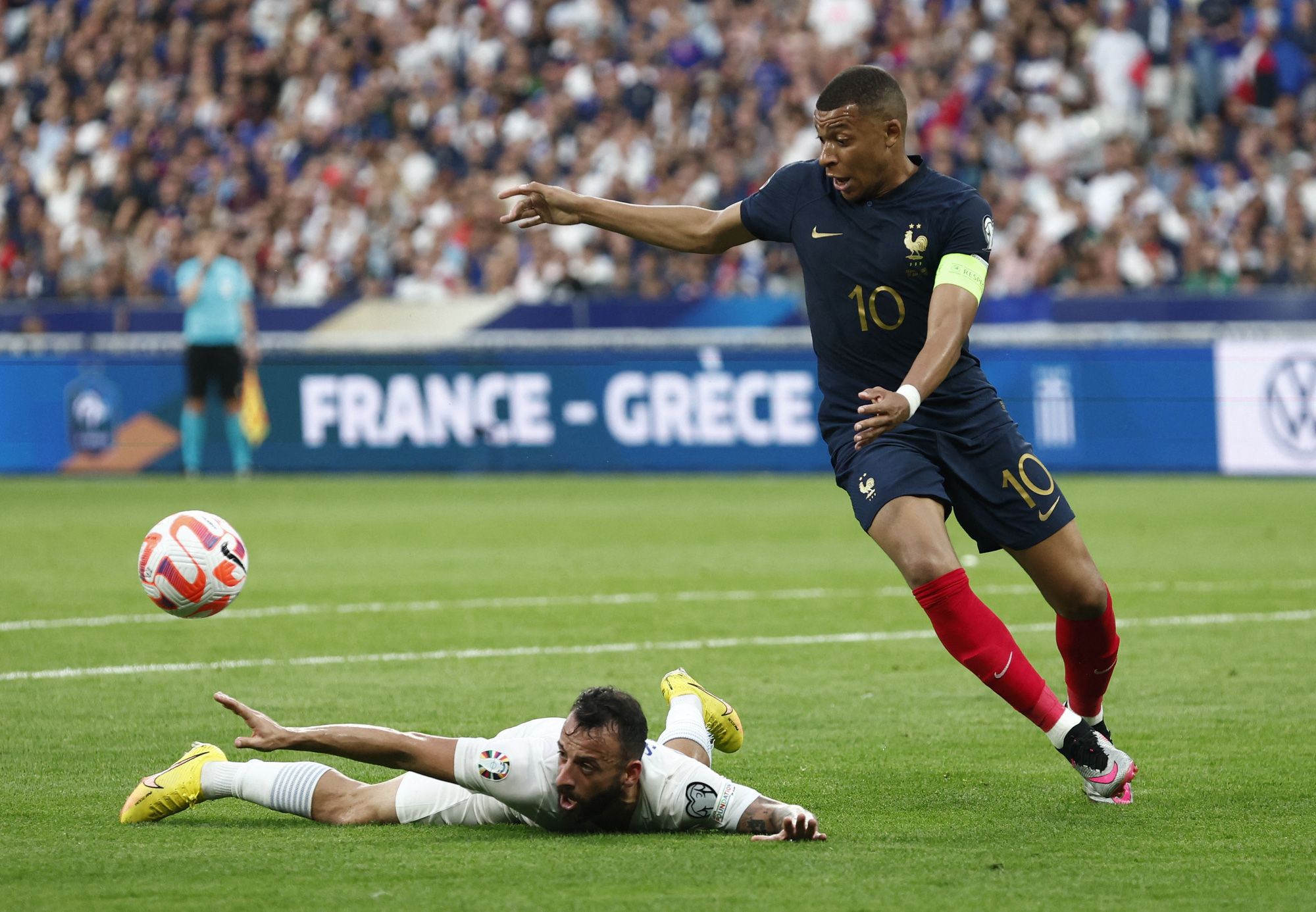 Chủ tịch PSG dọa đuổi Mbappe trong 2 tuần tới - Tuổi Trẻ Online