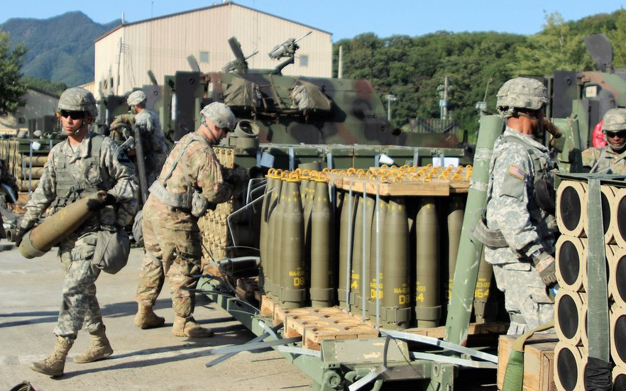 Thành viên NATO phản đối gửi bom chùm tới Ukraine, Mỹ nói không để Nga chiến thắng