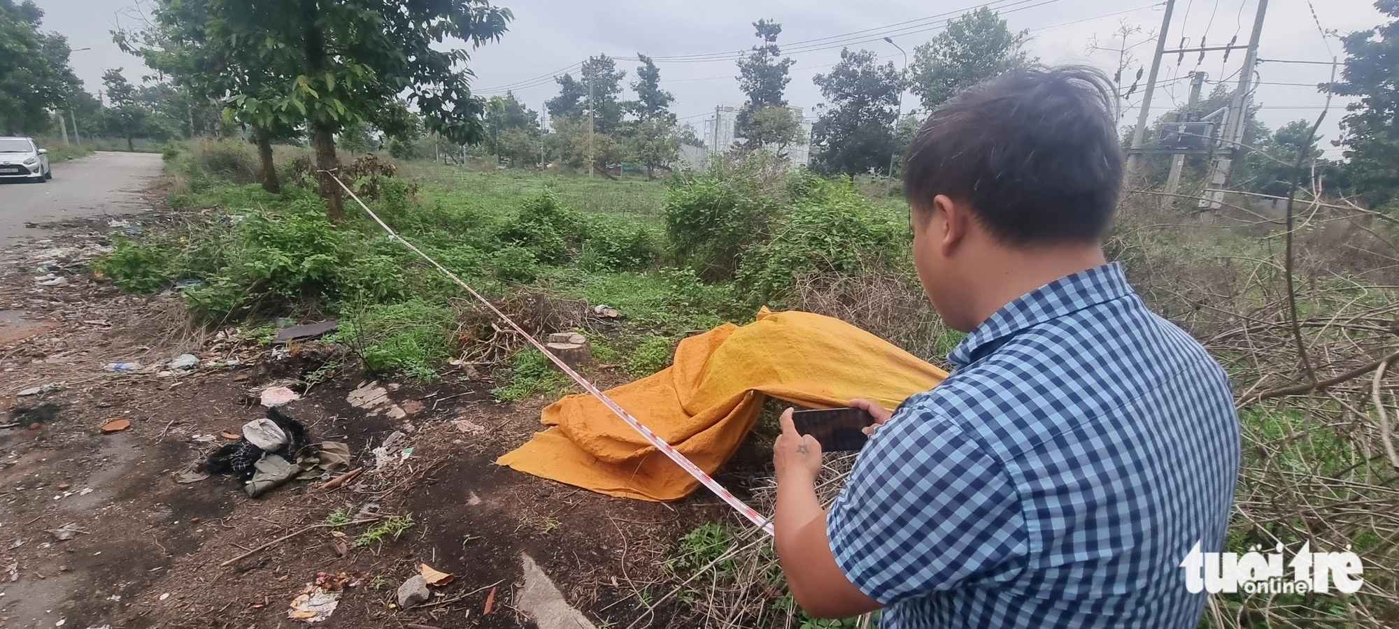 Hiện trường nơi phát hiện tứ chi của người đàn ông bị phân xác tại TP Tân Uyên, Bình Dương - Ảnh: BÁ SƠN