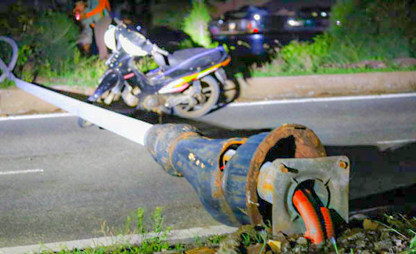 Vụ tai nạn vào chiều tối 21-10 đã khiến Trần Thị N. bị thương nặng, phải chở đi cấp cứu tại bệnh viện - Ảnh: N.T