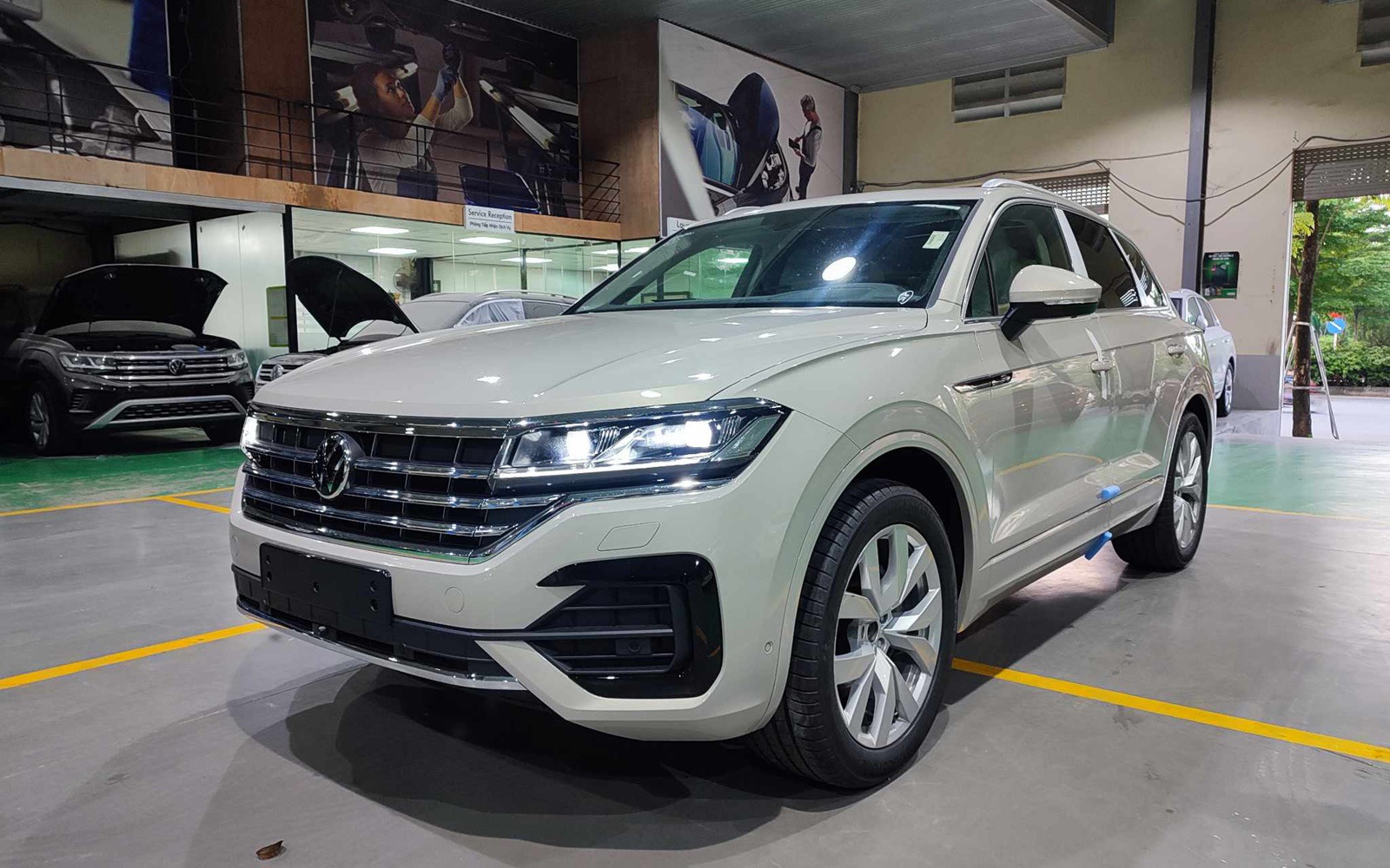 Tin tức giá xe: Volkswagen Touareg giảm kỷ lục 225 triệu, còn ngang Mercedes-Benz GLC