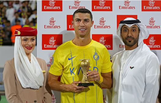 Ronaldo được trao danh hiệu "Vua phá lưới" sớm dù vẫn còn một trận nữa giải mới kết thúc - Ảnh: Daily Mail