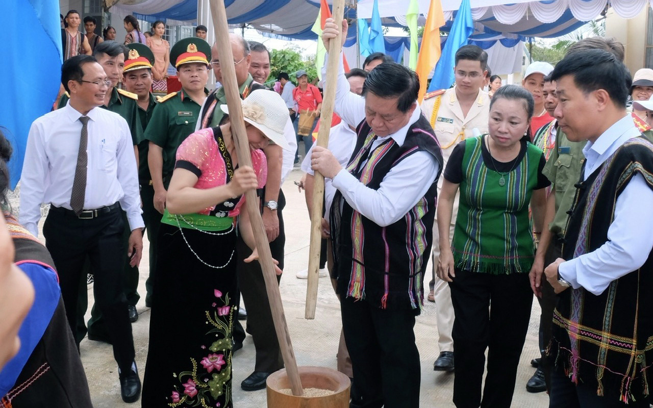 Trưởng Ban Tuyên giáo Trung ương: Ai nói 'dân có đọc sách đâu' cần xem xét lại- Ảnh 3. Ông Nguyễn Trọng Nghĩa: Khơi dậy lòng yêu nước, tự hào dân tộc