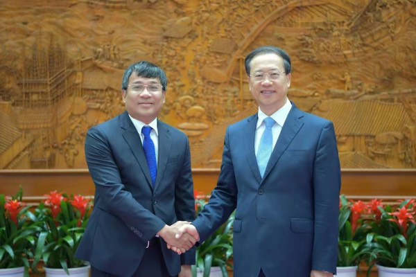 Thứ trưởng Nguyễn Minh Vũ (trái) hội kiến Thứ trưởng thường trực Bộ Ngoại giao Trung Quốc Mã Triều Húc - Ảnh: Bộ Ngoại giao cung cấp