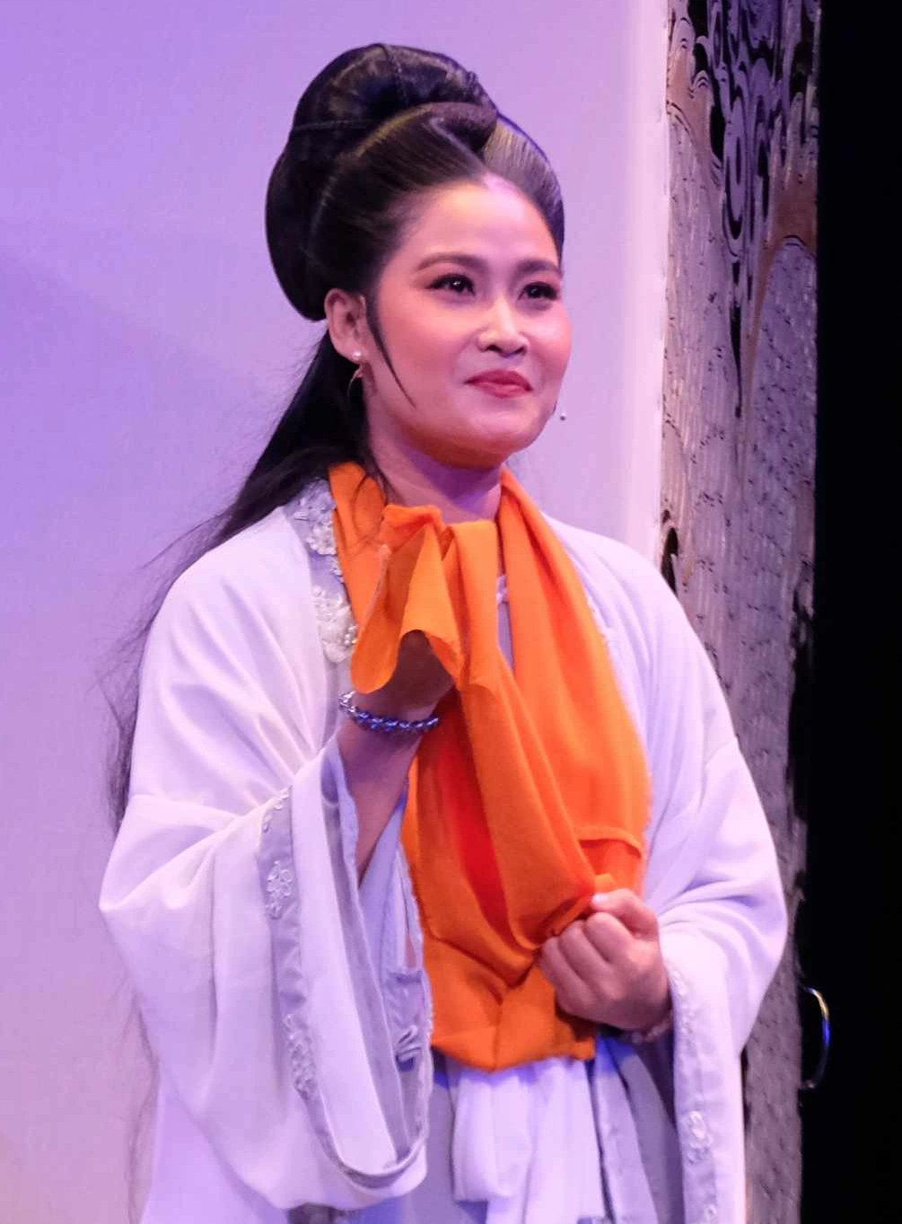 トゥ・クェンと夜のモノローグのキャラクター、リー・チウ・ホアン - 写真: LINH DOAN トゥ・クェンと夜のモノローグのキャラクター、リー・チウ・ホアン - 写真: LINH DOAN