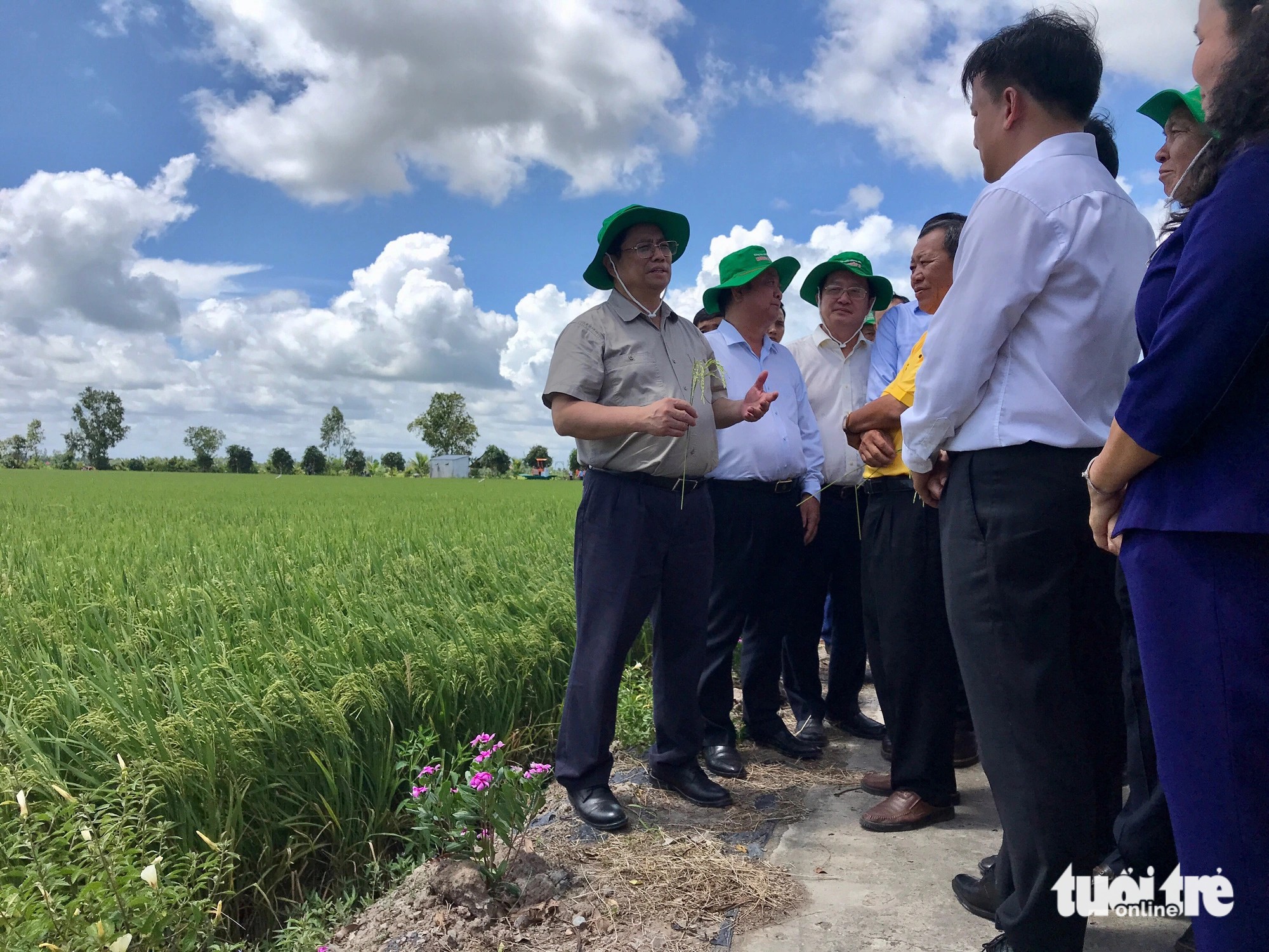 Dịp này, Thủ tướng cũng biểu dương tỉnh Đồng Tháp có những chuyển biến tốt về nông nghiệp, nông dân, nông thôn - Ảnh: ĐẶNG TUYẾT