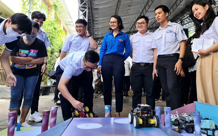 Sinh viên trường nào được ưu tiên tuyển dụng cao nhất?- Ảnh 2. TP.HCM sắp tuyển dụng 63 công chức, viên chức từ sinh viên xuất sắc