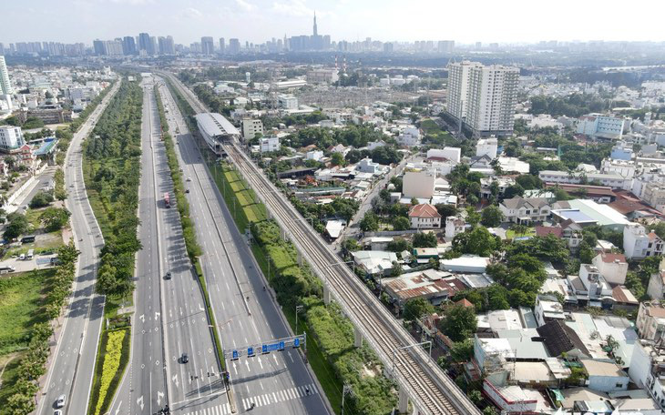 Xây dựng đề án vành đai công nghiệp đô thị dọc vành đai 3, 4 TP.HCM- Ảnh 3. TP.HCM khai thác quỹ đất quanh đường vành đai 4 và cao tốc TP.HCM - Mộc Bài