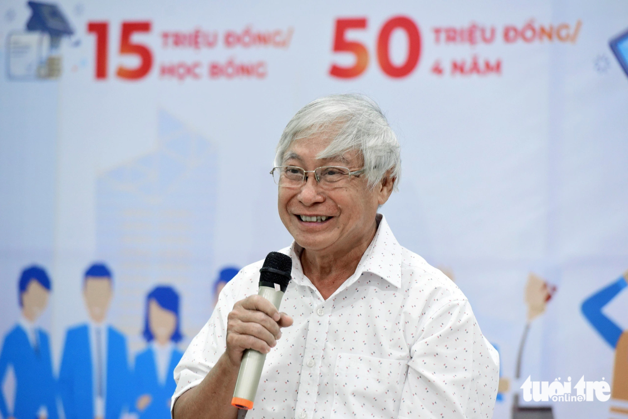 Quang Nam Tak Club Relay President - Da Nang School Pham Phu Tam - Photo: Duyen Phan