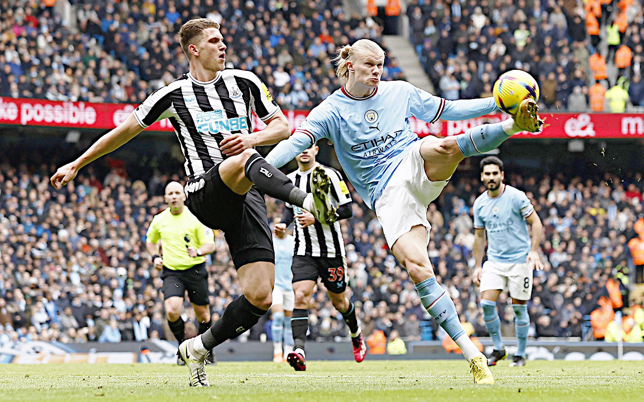 Newcastle sẵn sàng đòi nợ Man City