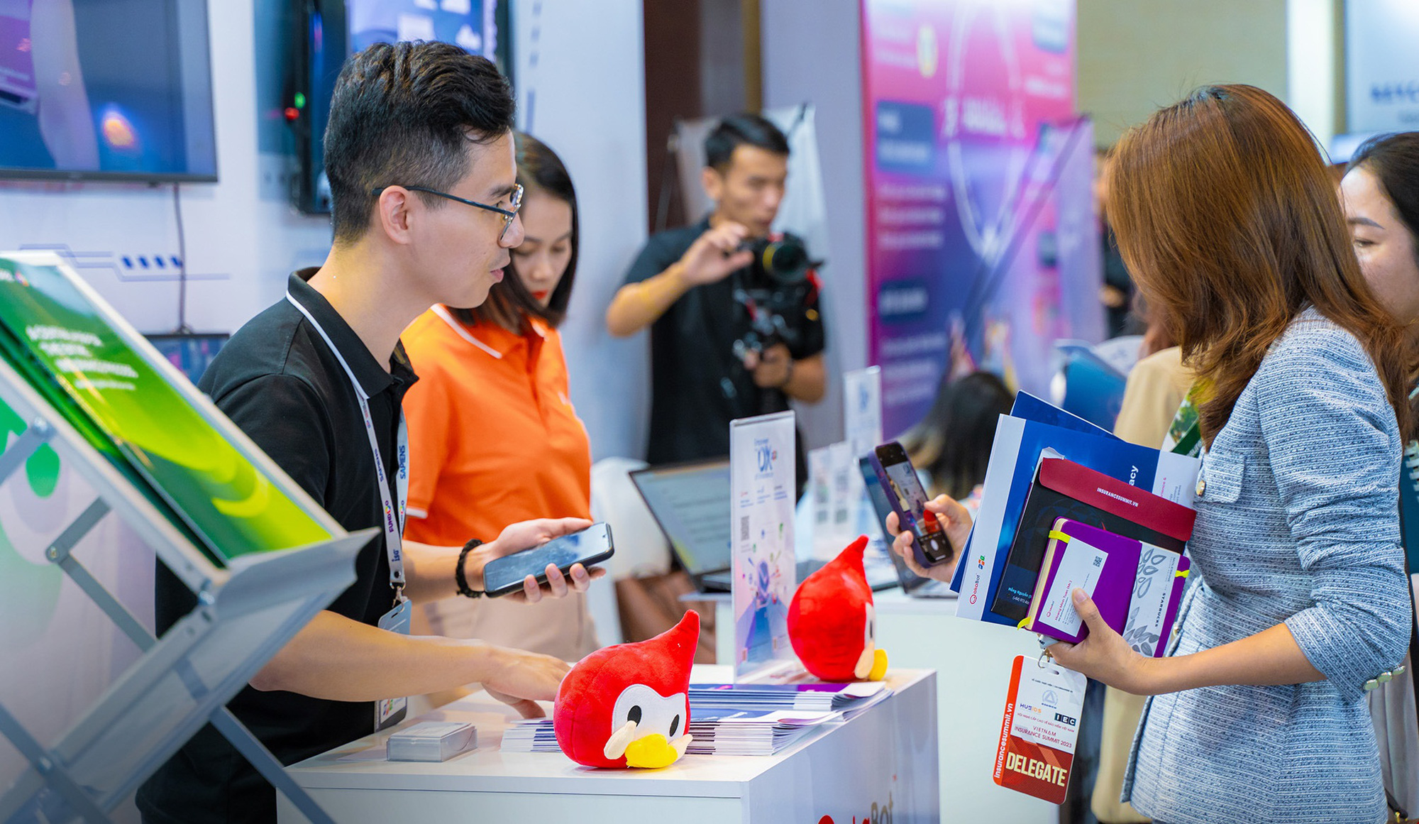 Start-up Việt nhộn nhịp xuất ngoại - Ảnh 1. Nhiều start-up Việt đang nỗ lực tăng độ phủ sản phẩm “make in Vietnam” tại nhiều thị trường, đặc biệt là ở nước ngoài - Ảnh: A.K.