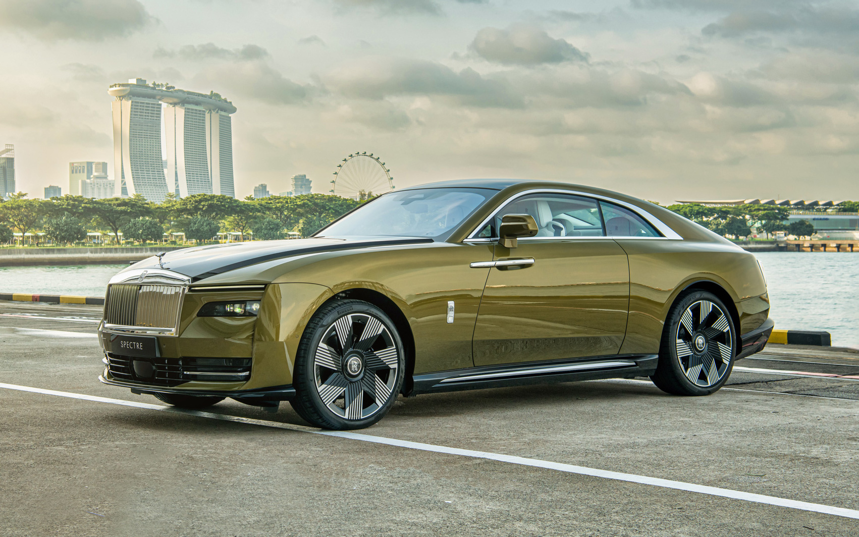 Spectre Black Badge ra mắt: Tận dụng nền tảng xe điện trở thành xe Rolls-Royce mạnh nhất lịch sử - Ảnh 1.