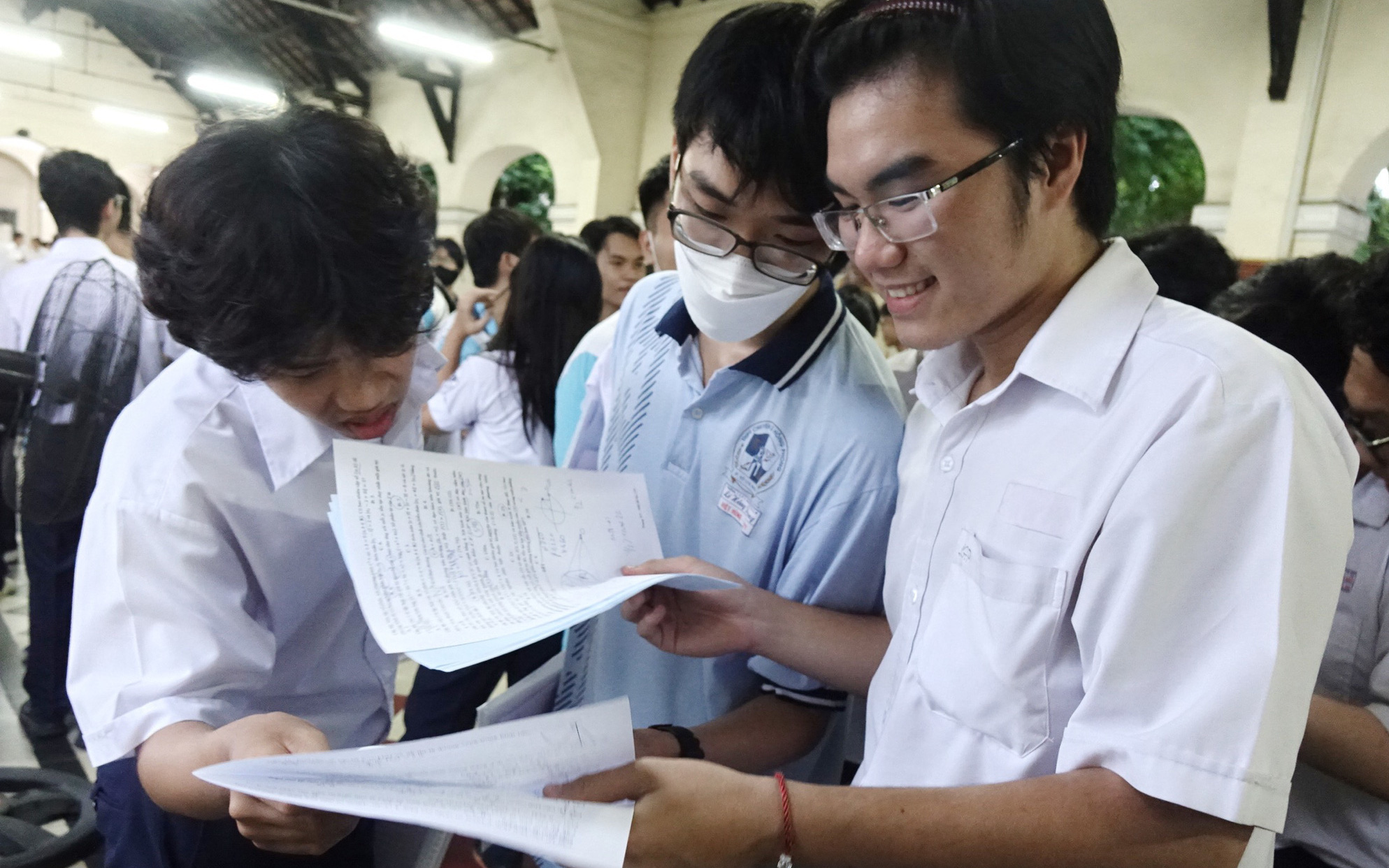 Hôm nay nhiều trường đại học tiếp tục công bố điểm chuẩn, có trường tăng "sốc" 9-10 điểm