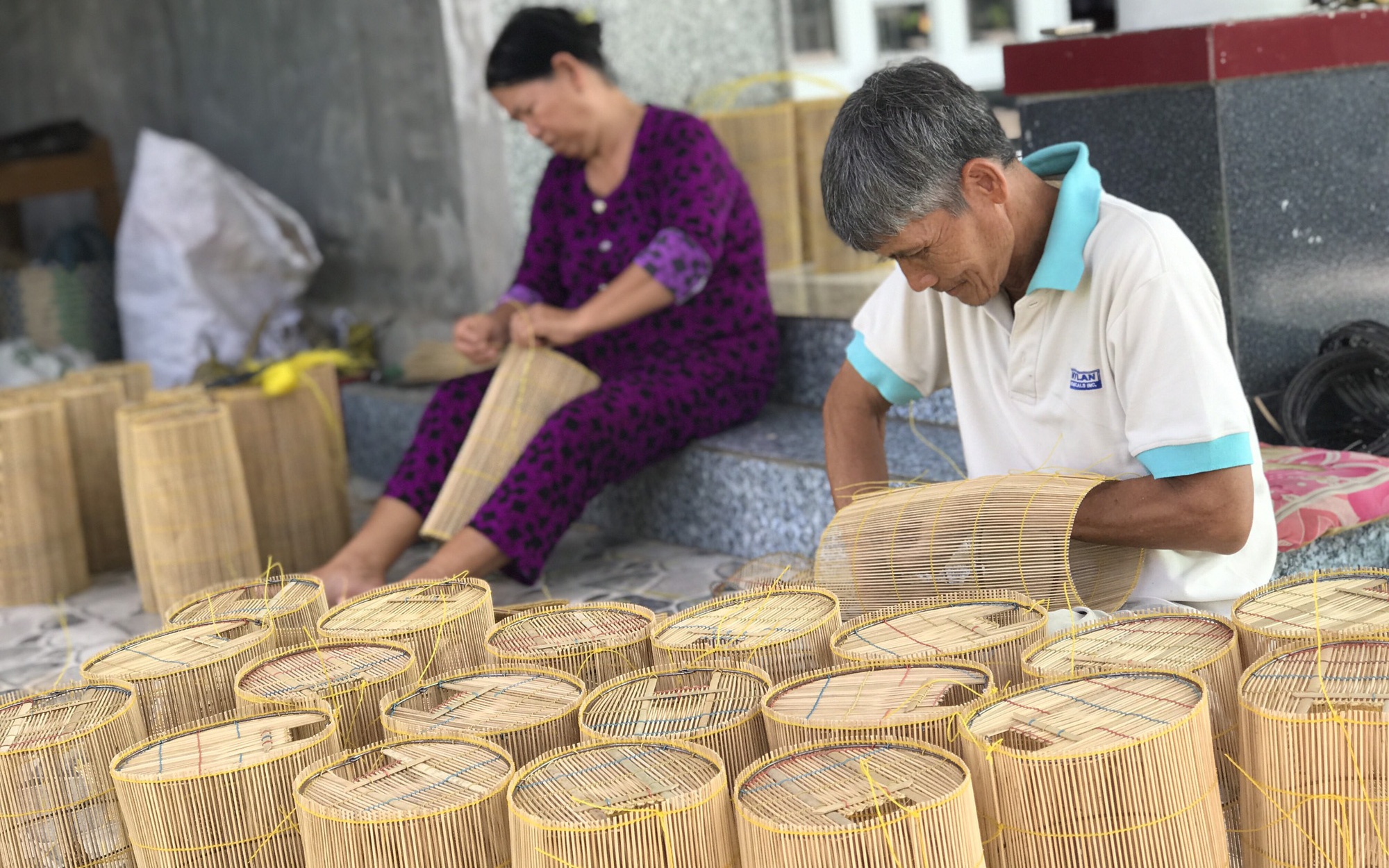 Ngư dân miền Tây 'hốt bạc' mùa nước nổi dâng cao - Ảnh 7.