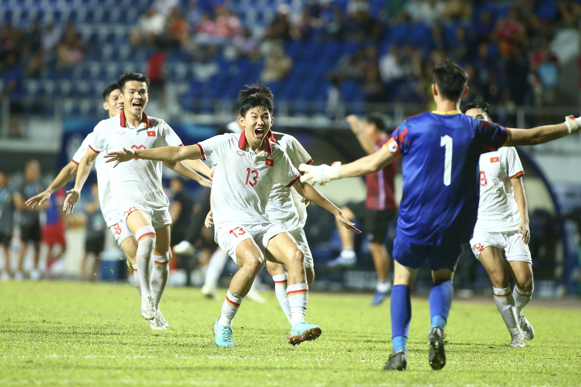 Thắng Indonesia ở loạt luân lưu, Việt Nam bảo vệ thành công ngôi vô địch U23 Đông Nam Á - Ảnh 1.