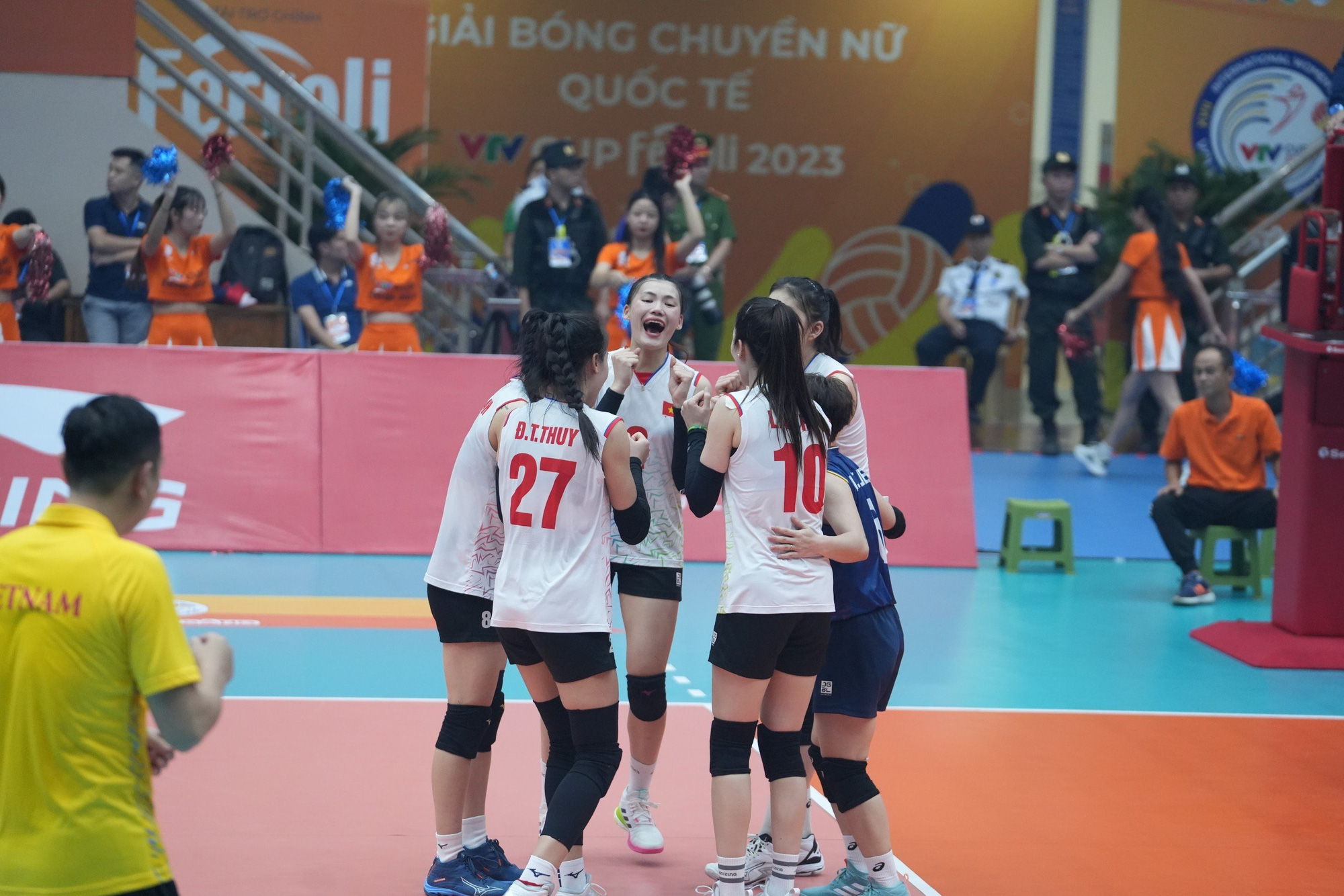 Thắng chóng vánh Việt Nam 2, Việt Nam 1 vô địch bóng chuyền VTV Cup 2023 - Ảnh 2.