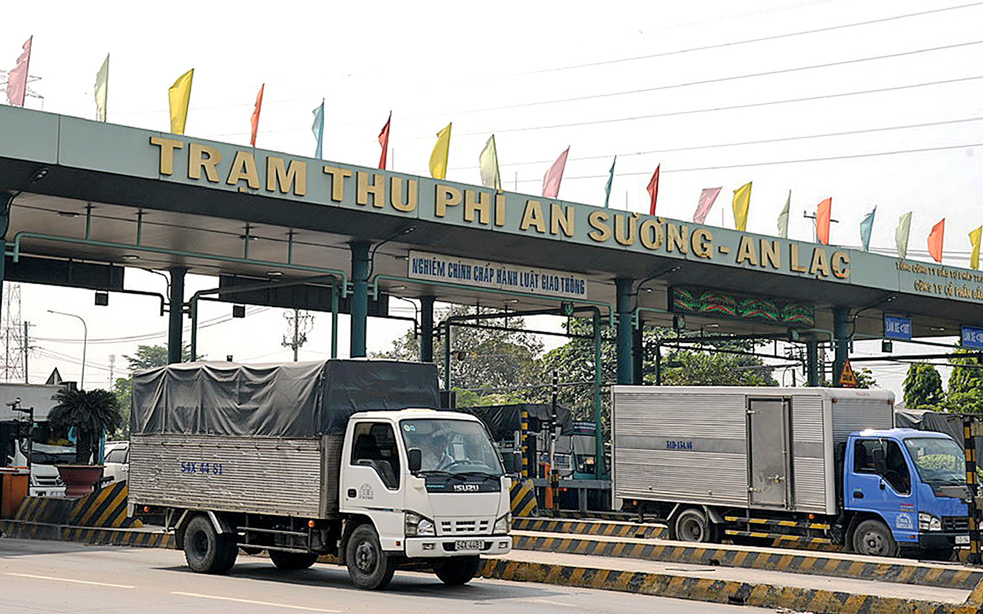 Chưa có tiền mở đường rộng rãi, hãy mở trước cái 'nút cổ chai' - Ảnh 2. Gỡ 'nút thắt cổ chai' cho cửa ngõ TP.HCM