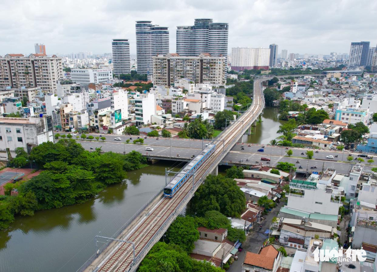 Lần đầu tiên metro số 1 chạy thử toàn tuyến - Ảnh 8.