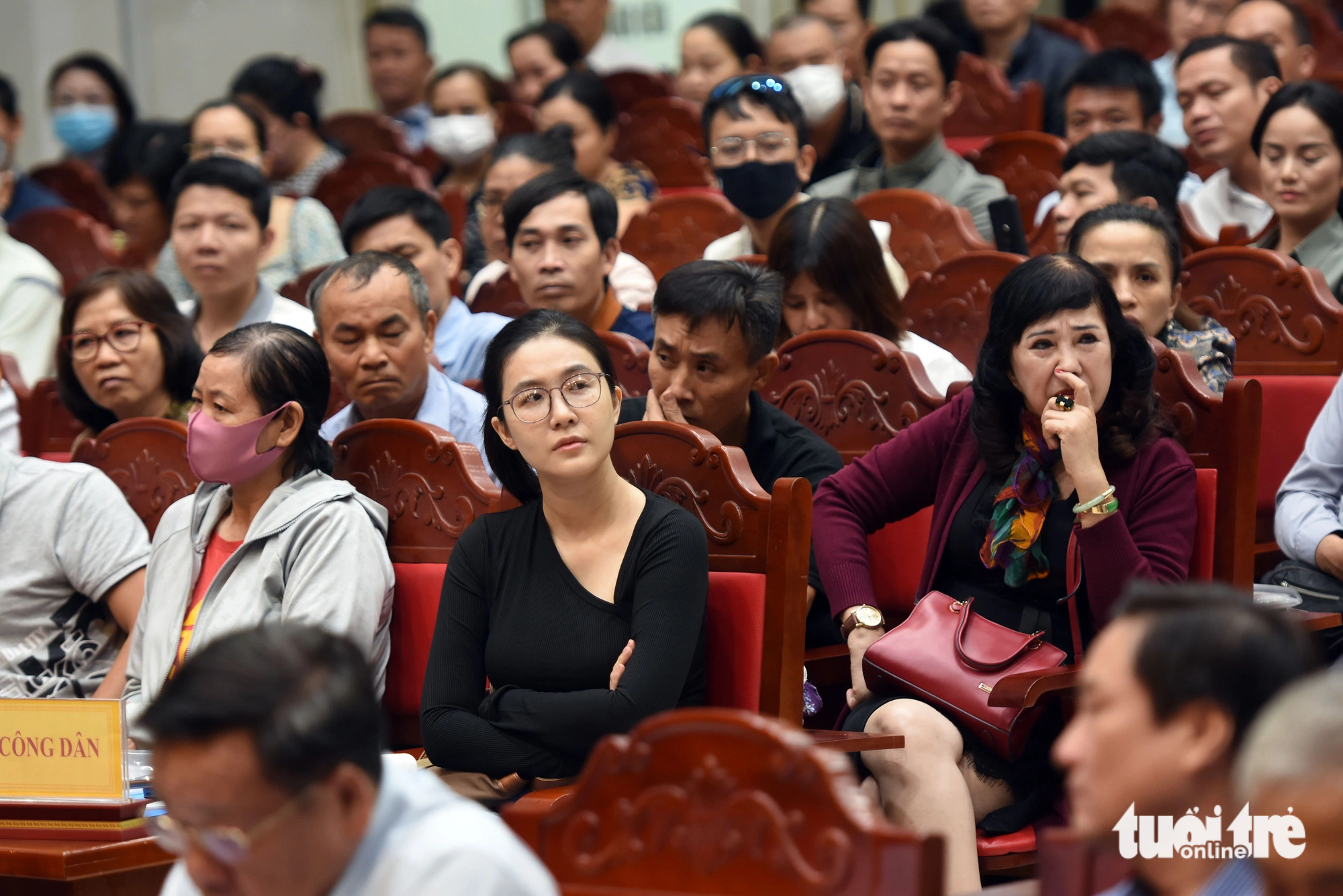 Hơn 350 người dân là khách hàng mua đất tại dự án khu dân cư dịch vụ Giang Điền A có mặt tại buổi đối thoại - Ảnh: A LỘC