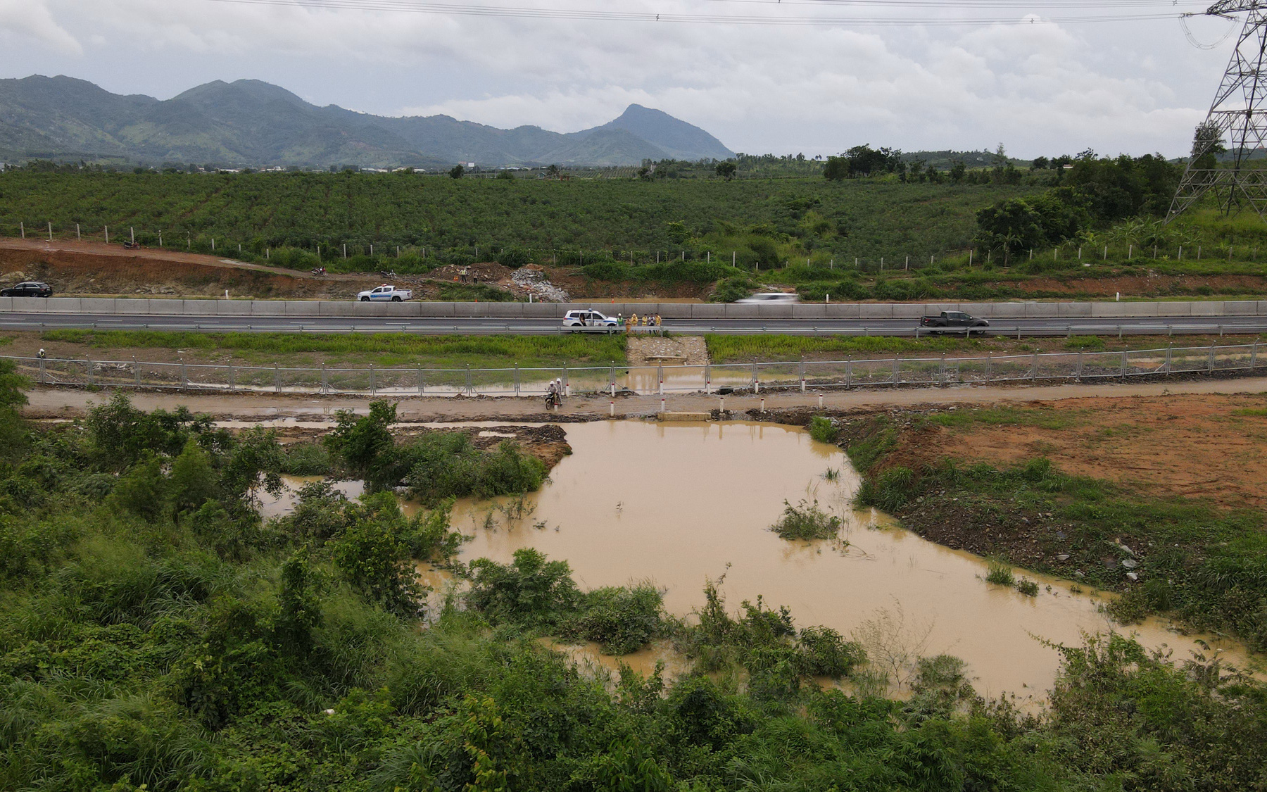 Ngập cao tốc, nghẽn niềm tin