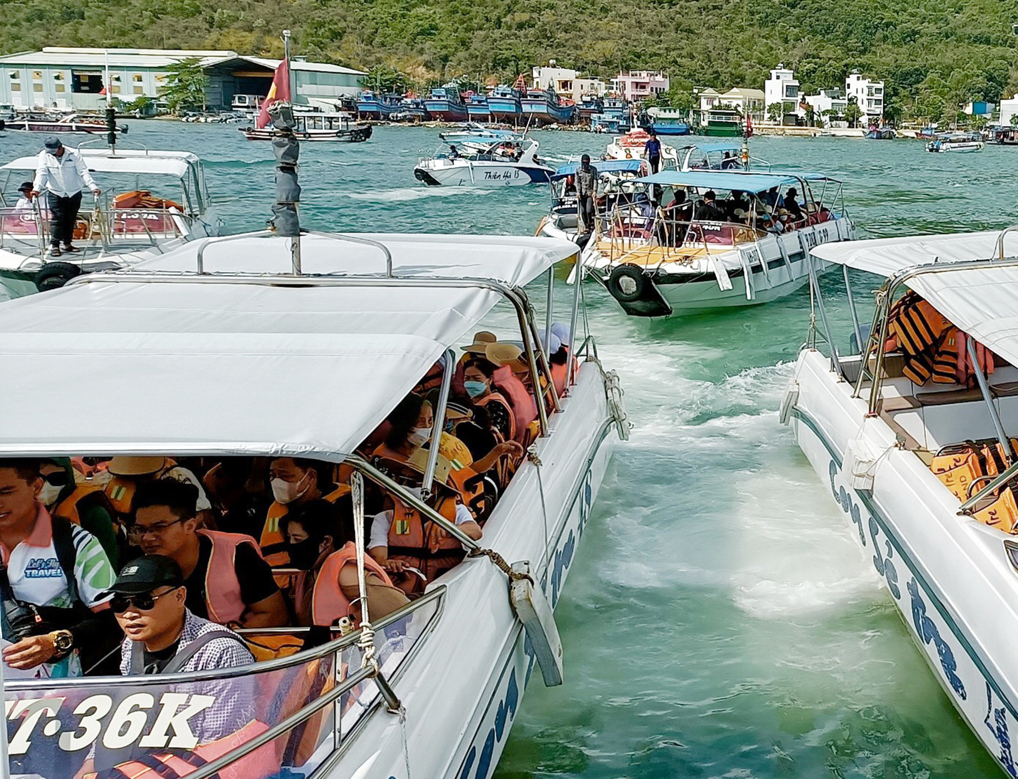 Các tour du lịch biển đảo tại Nha Trang sẽ hút khách tham quan - Ảnh: MINH CHIẾN