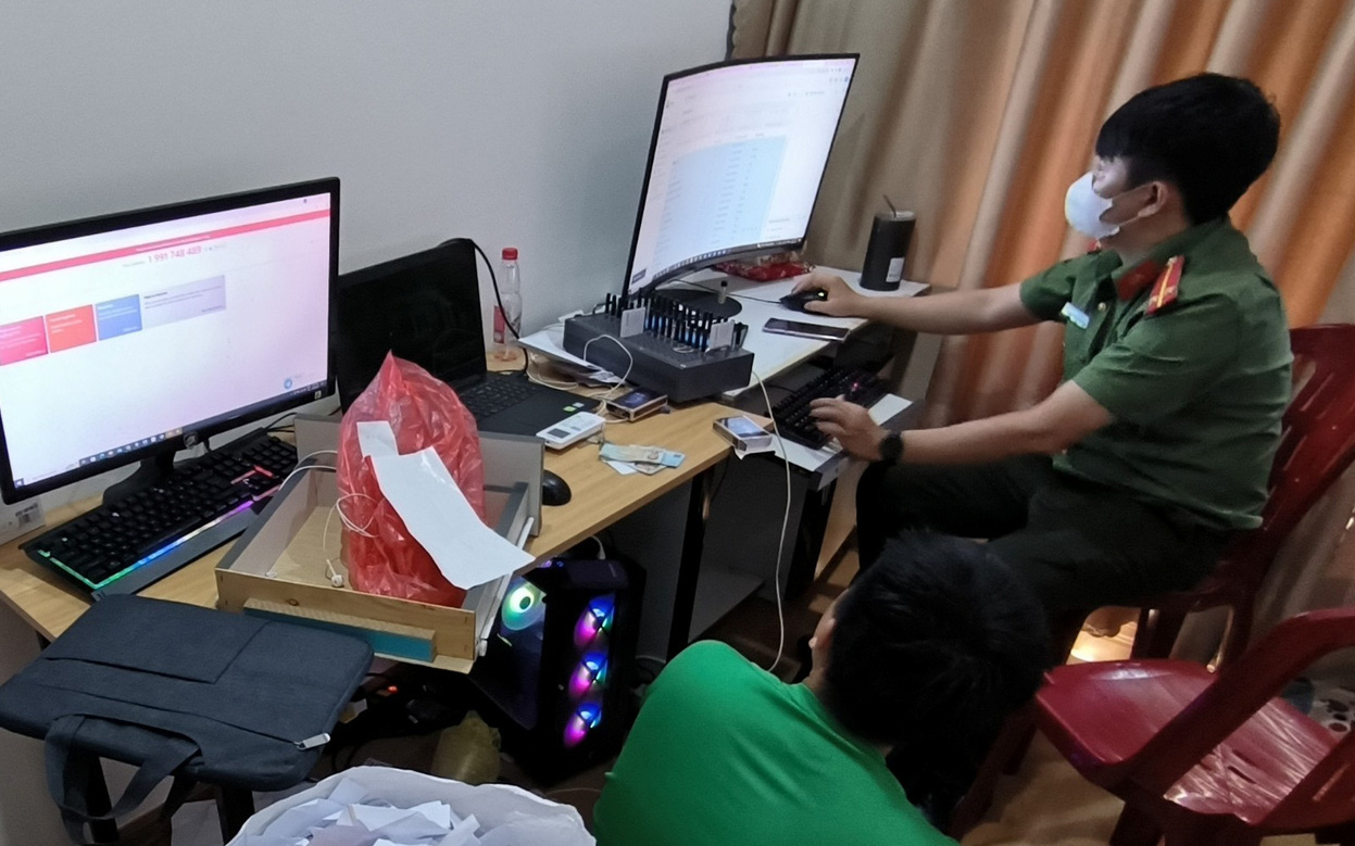 Công khai bày bán giấy tờ tùy thân trên vỉa hè ở quận Tân Phú - Ảnh 5.