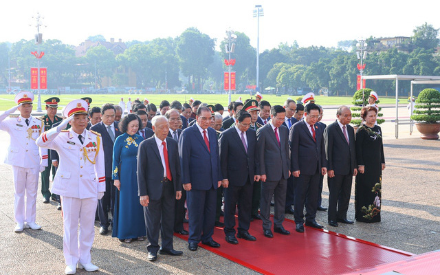Lãnh đạo Đảng, Nhà nước vào lăng viếng Bác nhân kỷ niệm Ngày thành lập Đảng- Ảnh 3. Lãnh đạo Đảng, Nhà nước vào Lăng viếng Bác nhân Quốc khánh 2-9