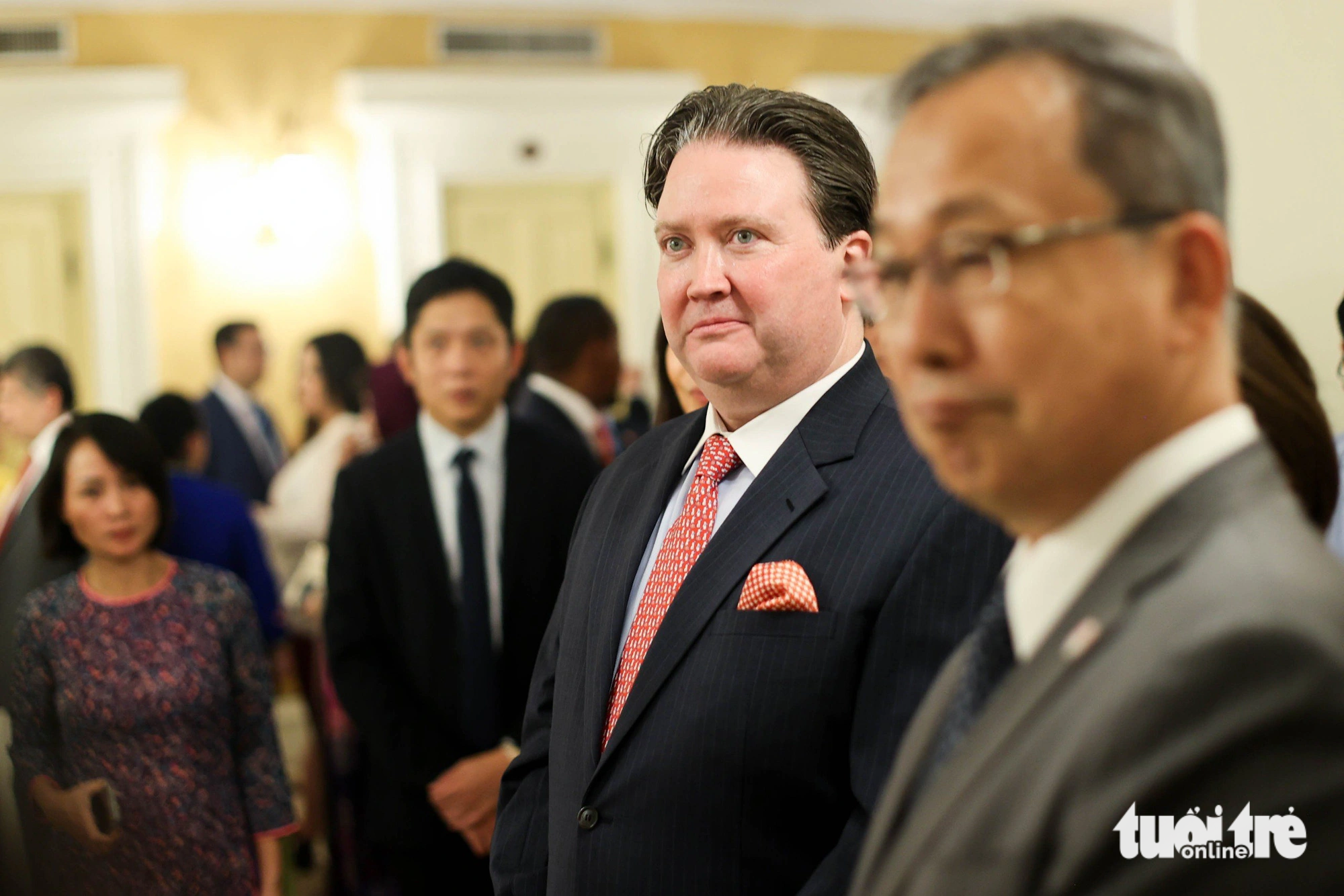 Đại sứ Mỹ tại Việt Nam Marc Knapper và các khách mời của chương trình - Ảnh: NGUYỄN KHÁNH