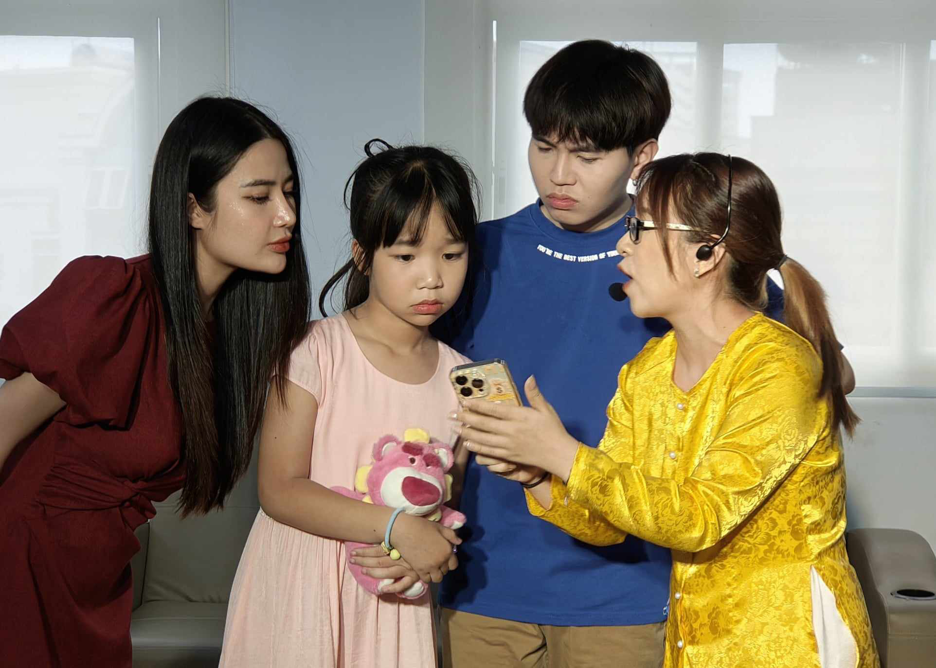 Cha mẹ cần biết nhiều biện pháp bảo vệ trẻ em trước các mối đe dọa từ thế giới internet - Ảnh: ĐỨC THIỆN Cha mẹ cần biết nhiều biện pháp bảo vệ trẻ em trước các mối đe dọa từ thế giới Internet - Ảnh: ĐỨC THIỆN