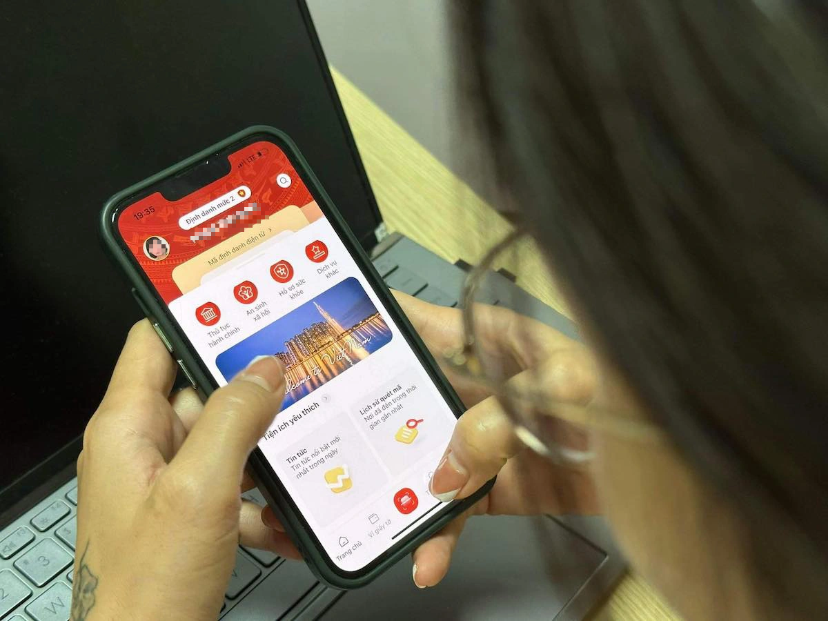 Vì sao không tích hợp được giấy phép lái xe vào ứng dụng VNeID? - Ảnh 1. Nhiều người dân phản ảnh dù đã kích hoạt ứng dụng định danh điện tử VNeID mức độ 2 nhưng lại không thể tích hợp được giấy phép lái xe - Ảnh: GIA HÂN