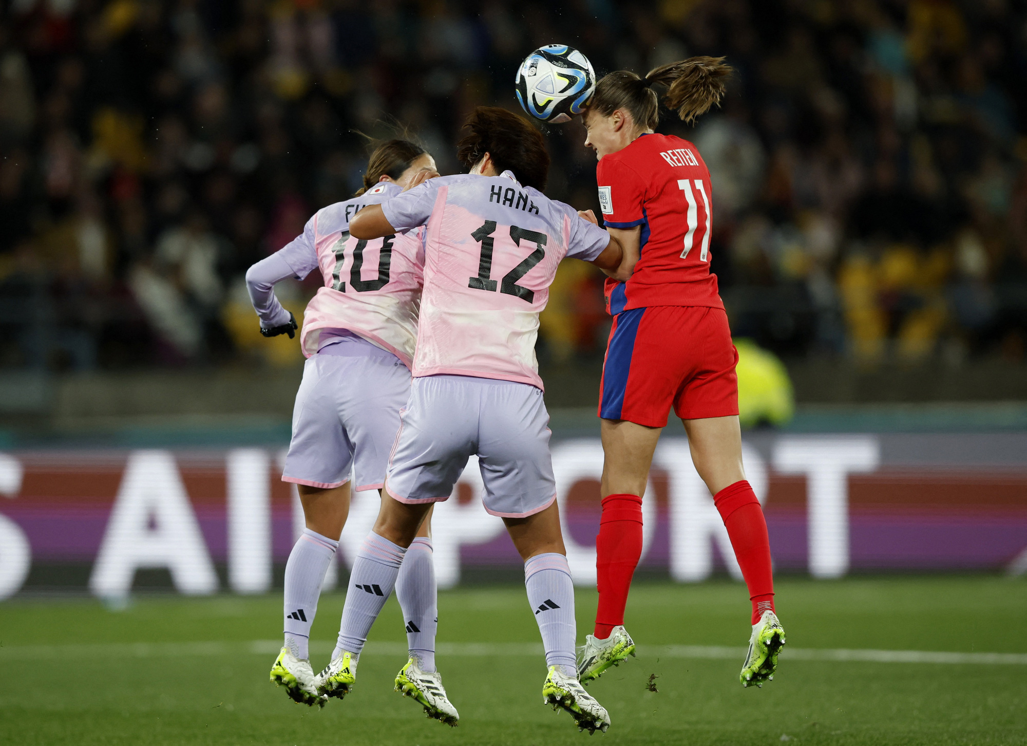 日本-ノルウェー女子チーム(前半)1-1:霊天が同点-写真1。 レイテンのヘディングシュートでノルウェーが日本と同点に追いつく - 写真: REUTERS