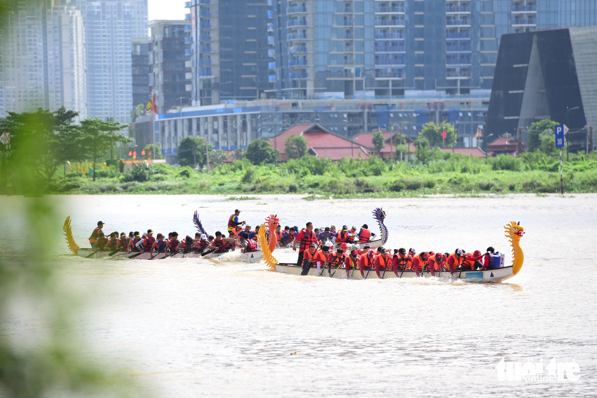 Lễ hội Sông nước: Đua thuyền, lướt ván khuấy động sông Sài Gòn - Ảnh 8.