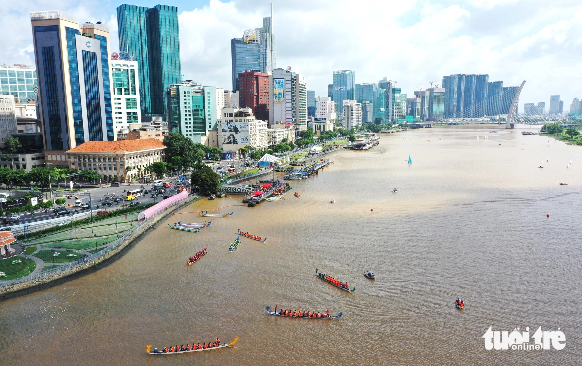Lễ hội Sông nước: Đua thuyền, lướt ván khuấy động sông Sài Gòn - Ảnh 9.