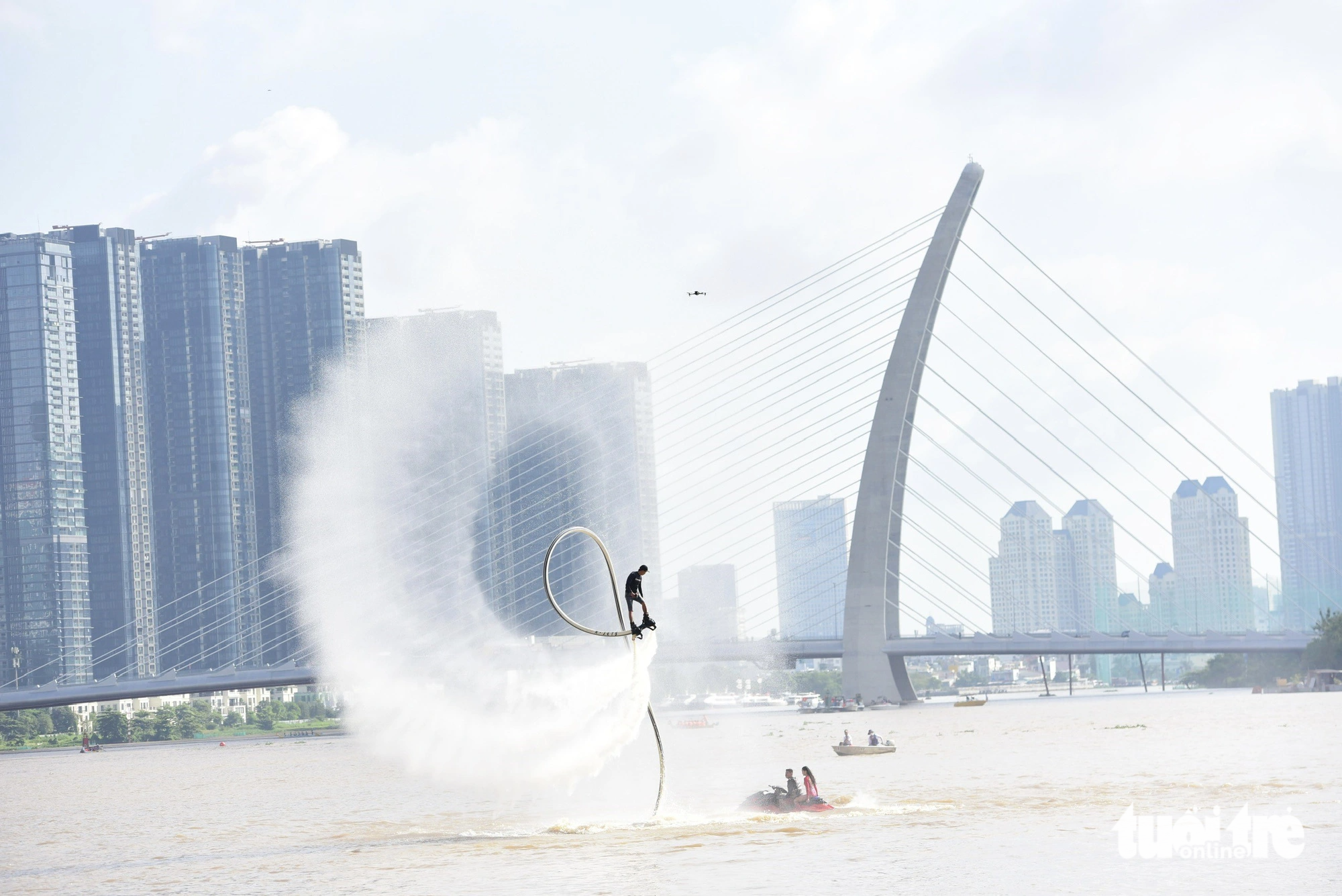 Lễ hội Sông nước: Đua thuyền, lướt ván khuấy động sông Sài Gòn - Ảnh 11.