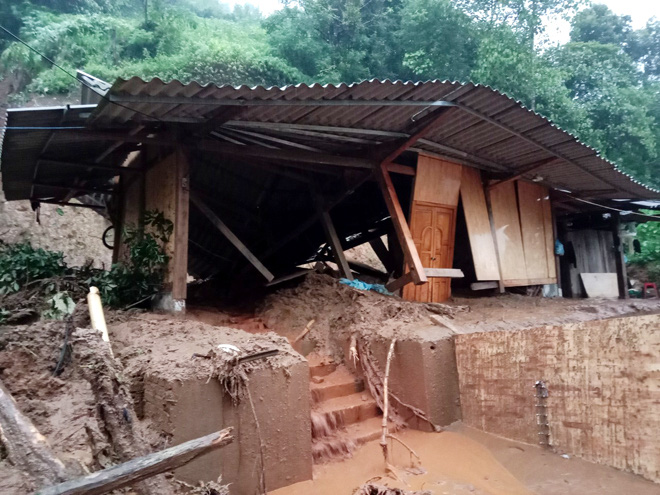 Mưa lớn gây sạt lở đất làm thiệt hại nặng nề nhiều ngôi nhà ở các xã Hồ Bốn, Khao Mang... - Ảnh: Báo Yên Bái