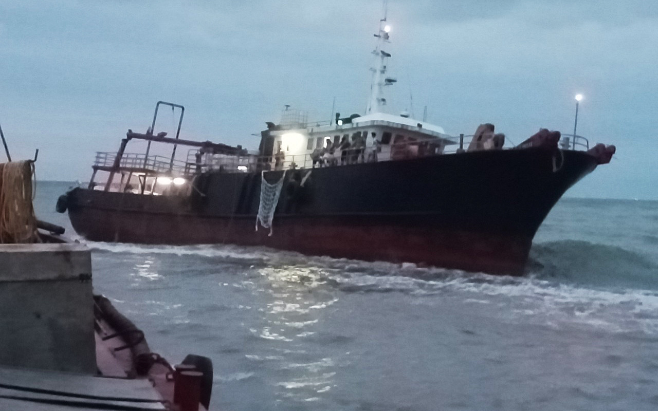 Ngư dân Việt Nam cứu 12 thuyền viên nước ngoài, 3 người còn mất tích- Ảnh 3. Cứu 7 thuyền viên trên tàu Hong Kong gặp nạn trên biển Hải Phòng